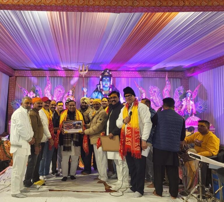 श्री बद्री केदार मंडल द्वारा आज भगत सिंह चौक में लंगर सेवा के एक वर्ष पूर्ण होने पर गत सायं शिव भजन संध्या व विशाल भंडारा का आयोजन किया गया