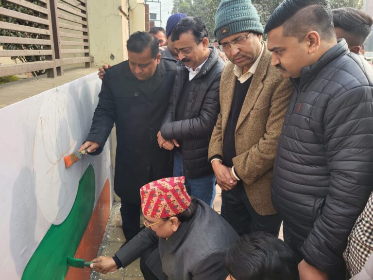 भाजपा शीर्ष नेतृत्व के महा अभियान दीवार लेखन के कार्यक्रम दीवार लेखन के कार्यक्रम का शुभारम्भ ,तीसरी बार मोदी सरकार