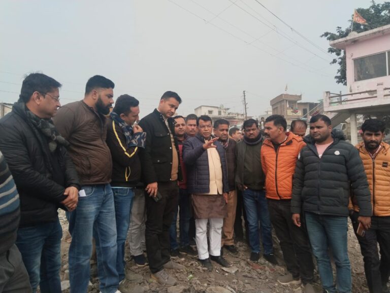 विधायक शिव अरोरा ने लोहिया मार्किट व्यापारियों के पुनर्वास के लिये प्रशासनिक अधिकारियों के साथ किया स्थलीय निरक्षण, विधायक ने तहसीलदार को तीन से चार दिन में शिवनगर मोड़ स्थित भू खण्ड का प्रस्ताव बनाने के दिये निर्देश,जल्द जिला अधिकारी के माध्यम से प्रस्ताव शासन में भेजा जायेगा