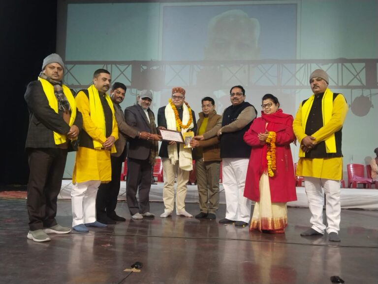 विधायक शिव अरोरा पूर्वचल समाज के खिचड़ी महोत्सव कार्यक्रम में हुए शामिल, कई लोगो को किया समान्नित