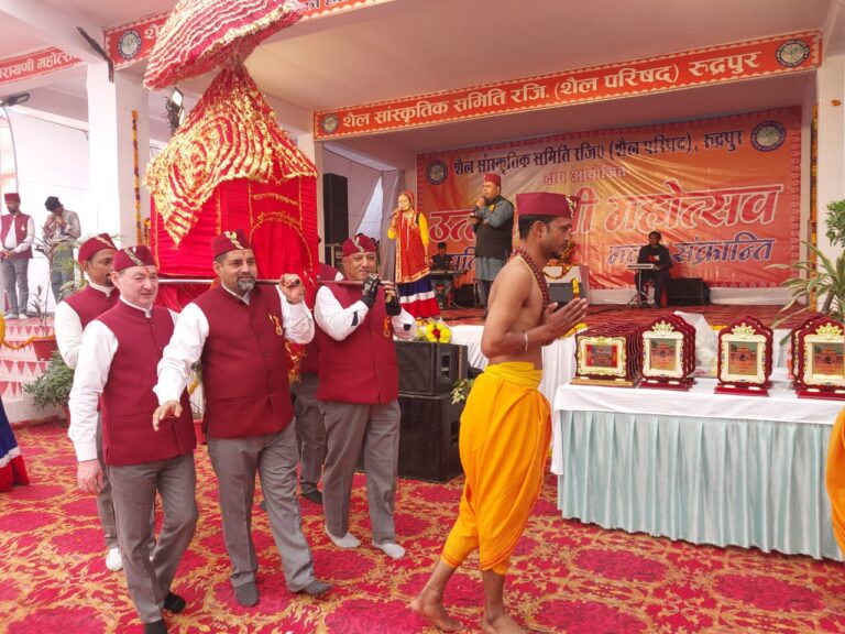 उत्तरायणी महोत्सव के आखरी दिन मची रही धूम ,,पहुंचे वरिष्ट नेता गण पढ़िए पूरी खबर