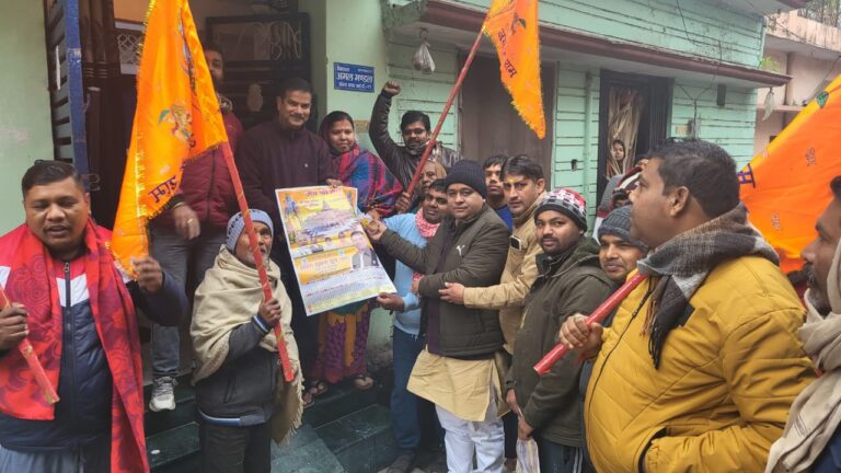 रुद्रपुर -वरिष्ठ भाजपा नेता और रामभक्त भारत भूषण चुघ का 22 जनवरी को अयोध्या में होने वाली प्राण प्रतिष्ठा समारोह को लेकर पूजा सामग्री व कैलेंडर वितरण करने का अभियान लगातार जारी है