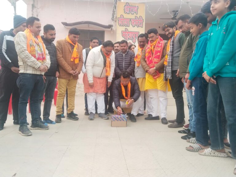 रुद्रपुर। आज अयोध्या में श्री राम मंदिर प्राण प्रतिष्ठा जशन्न में डूबे विधायक शिव अरोरा ने प्रभु श्रीराम की अयोध्या में विराजमान होने पर महेशपुर गांव में आतिशबाजी कर खुशी का इजहार किया।