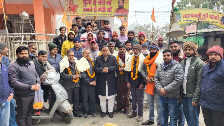 रुद्रपुर -राम मंदिर आंदोलन में बढ़ चढ़कर भाग लेने वाले कार सेवकों को भाजपा आर्थिक प्रकोष्ठ के प्रदेश सहसंयोजक भारत भूषण बहुत चुघ ने शाल ओढ़ाकर सम्मानित किया