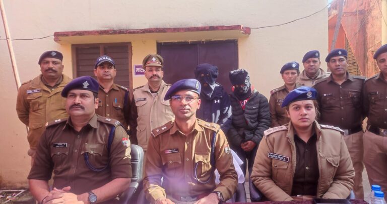 गदरपुर क्षेत्र में हुई हत्या का ऊधम सिंह नगर पुलिस ने किया खुलासा।  मामूली विवाद में दोस्तों द्वारा ही की गई थी युवक की हत्या।  02 अभियुक्तों को किया गया गिरफ्तार।