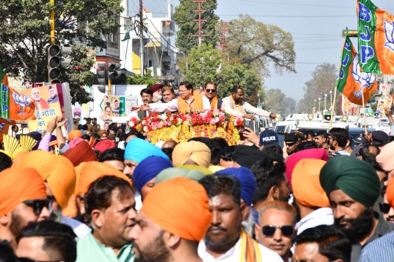 मुख्यमंत्री  पुष्कर सिंह धामी ने मंगलवार को जनपद के अपने एक दिवसीय भ्रमण के दौरान बाजपुर इण्टर कॉलेज में आयोजित लाभार्थी सम्मान समारोह में बतौर मुख्यातिथि शिरकत की