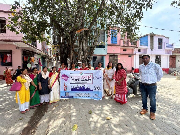 रुद्रपुर के मुखर्जी नगर में, बंगाली समाज के द्वारा मतदाता तथा बीएलओ द्वारा स्वीप टीम ने जागरुकता रैली निकाली