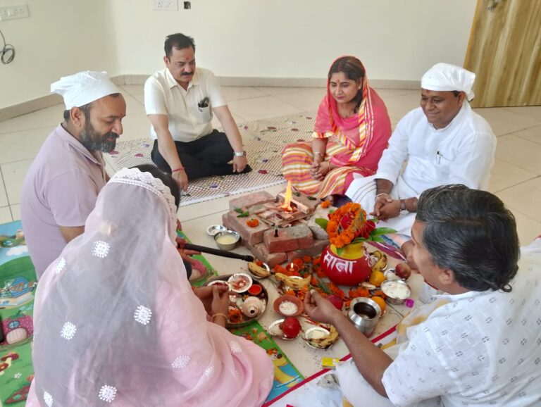अपना शहर बच्चों को बेहतर शिक्षा देने के क्षेत्र में एक और कदम बढाने जा रहा है…शिक्षा के क्षेत्र में हमारा एक प्रयास है… सोमवार से हमारा स्कूल ” फर्स्ट स्टेप ” (First Step) की पहली क्लास शुरु होने जा रही है