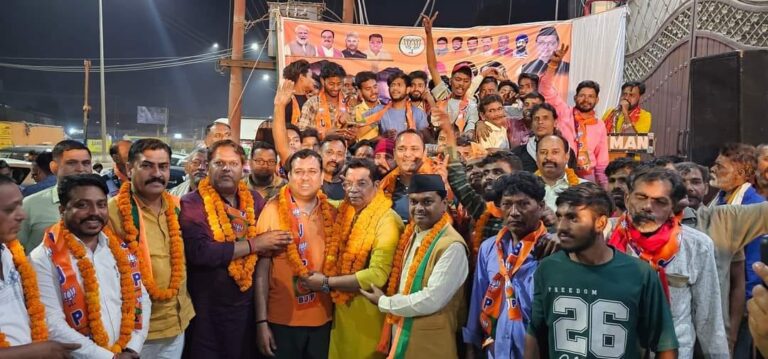 विधायक शिव अरोरा की कूटनीति के चलते कांग्रेस नेता गुन्नू चौधरी अपने सैकड़ो समर्थको के साथ भाजपा मे हुए शामिल, विधायक शिव ने दिलाई पार्टी की सदस्यता