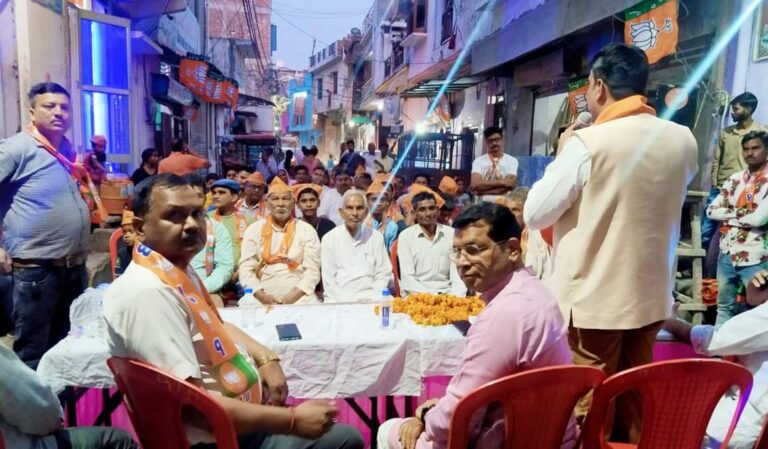 विधायक शिव अरोरा ने अजय भट्ट के पक्ष मे सुभाष कॉलोनी मे नुककड़ सभा को किया सम्बोधित, भाजपा के पक्ष मे मतदान करने की अपील