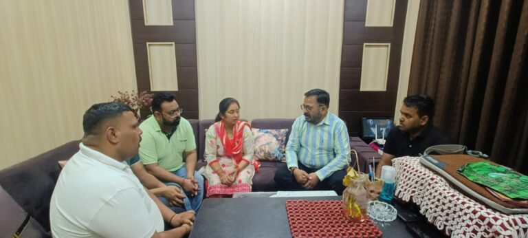 रुद्रपुर निवासी टैक्सी चालक पर आतंकियों ने चलाई गोलियां” पूर्व विधायक ठुकराल का करीबी है टैक्सी चालक” ठुकराल ने सरकार से की यह मांग।