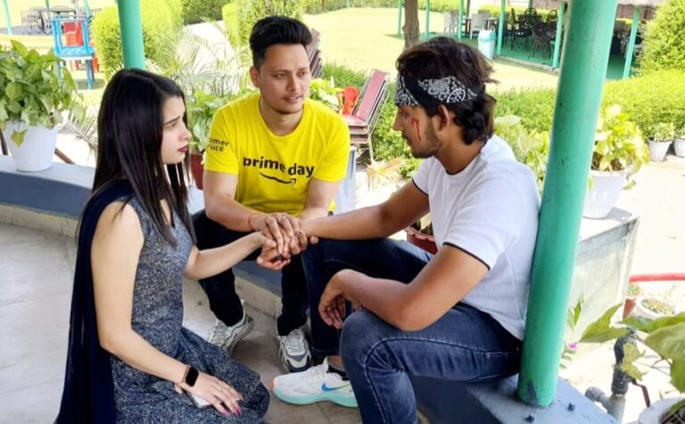 साज पिक्चर के बैनर तले और नाहिद खान के निर्देशन में हुई लेक पैराडाइज़ में प्रेम गीत ‘ख़ामोशी’ की शूटिंग