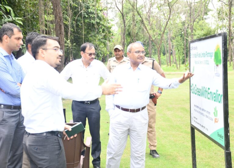 रूद्रपुर 29 जुलाई 2024 (सू0वि0)- जिलाधिकारी उदय राज सिंह ने कलेक्ट्रेट परिसर में नवनिर्मित ऑक्सीजन पार्क का उदघाटन किया