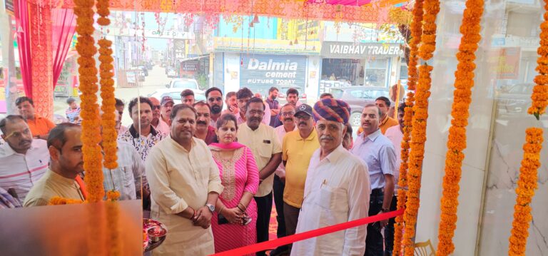 भाजपा प्रदेश मंत्री विकास शर्मा ने किया बिकानेर स्वीट्स का शुभारम्भ रुद्रपुर । गंगापुर रोड पर बिकानेर स्वीट्स के नये प्रतिष्ठान का शुभारम्भ मुख्य अतिथि भाजपा प्रदेश मंत्री विकास शर्मा ने फीता काटकर किया।