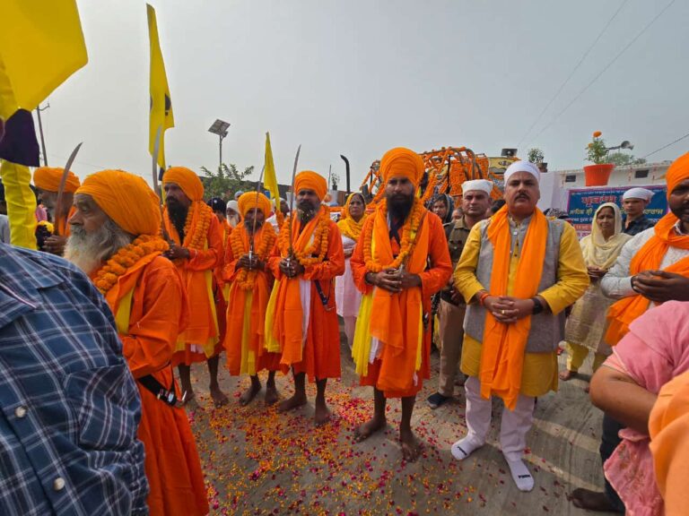 श्री गुरु नानक देव जी की जयंती की पूर्व संध्या से पहले ग्राम सभा बिंदु खेड़ा में नगर कीर्तन का आयोजन किया गया। जिसमें भारतीय जनता पार्टी किसान मोर्चा के जिला अध्यक्ष धीरेंद्र मिश्रा टिंकू ने प्रतिभाग किया।