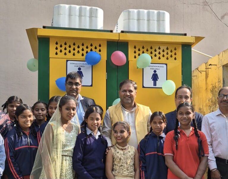 नेस्ले कंपनी द्वारा सीएसआर फंड से जाफरपुर स्थित राजकीय विद्यालय में बनाये गये शौचालय का भाजपा प्रदेश मंत्री विकास शर्मा ने विधिवत लोकार्पण किया।