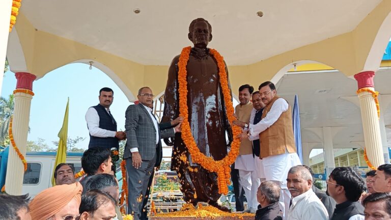 तराई के संस्थापक पंडित राम सुमेर शुक्ल की 109वीं जयंती पर विभिन्न कार्यक्रम आयोजित