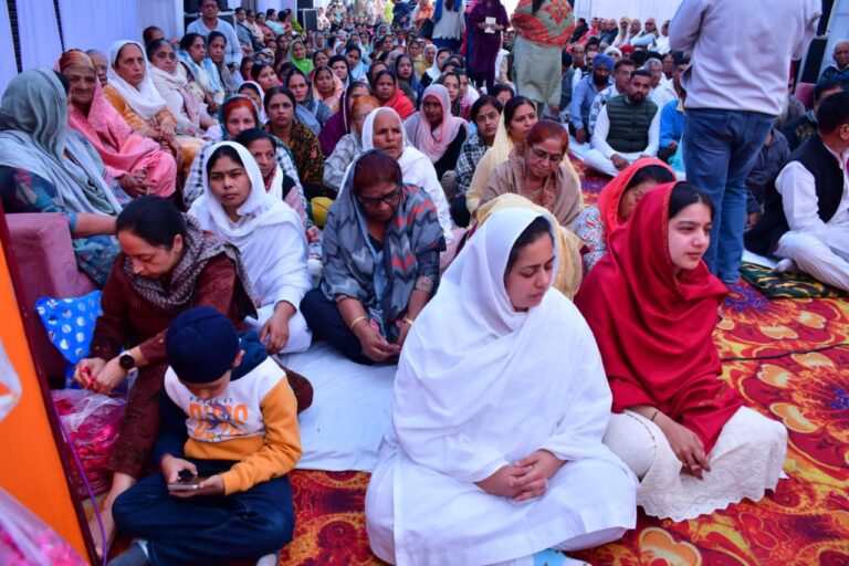 शक्ति पीठाधीश्वरी मां हंसेश्वरी भारती जी महाराज की श्रद्धांजलि सभा में उमड़ा जनसैलाब