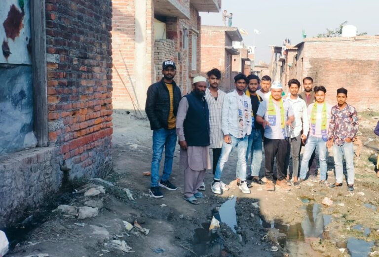 आम आदमी पार्टी के जिला अध्यक्ष जनार्दन सिंह जी ने बताया की सिरौली के चार बीघा क्षेत्र में लोग सड़क, नाली और पानी की व्यवस्था न होने से परेशान है।