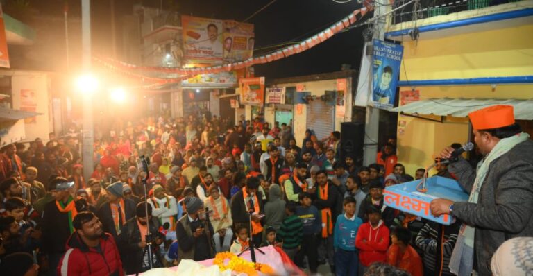 पीएम सूर्य घर मुफ्त बिजली योजना घर घर पहुंचाएंगे विकास: अजय भट्ट वार्ड 31 और 14 में सांसद ने की नुक्कड़ सभाएं