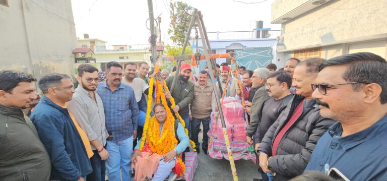 रुद्रपुर वार्ड नंबर 32 फौजी मटकोटा में नगर निगम महापौर का भव्य स्वागत एवं विकास कार्यों पर चर्चा