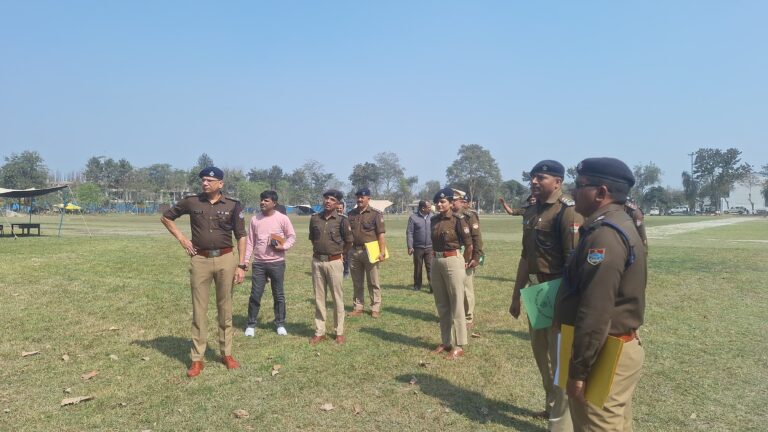 वरिष्ठ पुलिस अधीक्षक उधमसिंहनगर  मणिकांत मिश्रा द्वारा   पुलिस लाईन रुद्रपुर में होने वाली पुलिस आरक्षी पुरुष भर्ती परीक्षा से सम्बन्धित आवश्यक दिशा निर्देश दिये गये ।