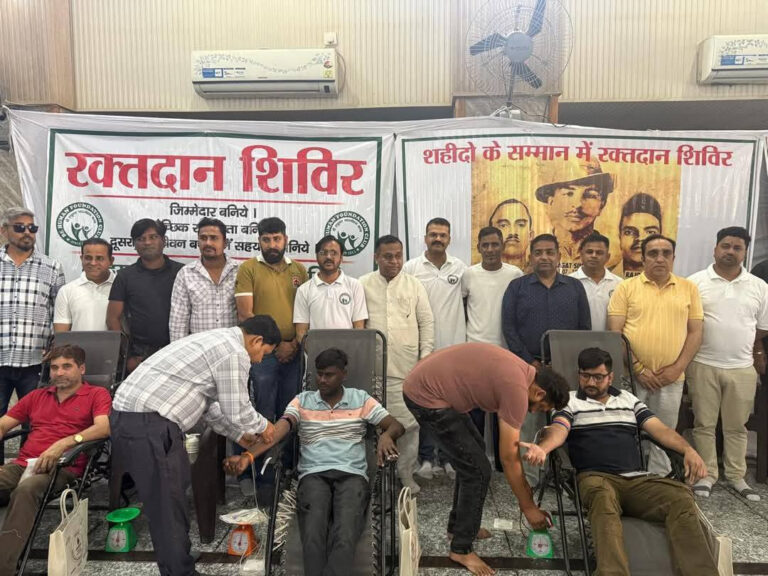 बी ह्यूमन फाउंडेशन के रक्तदान शिविर में कई लोगों ने किया रक्तदान  सामाजिक संस्थाओं ने टीम के लोगो की तारीफ की