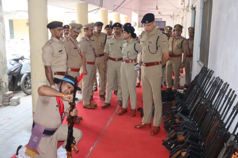 एसएसपी मणिकांत मिश्रा ने कोतवाली रुद्रपुर का किया वार्षिक निरीक्षण  पुलिस कर्मियों को नियमित रूप से वैपन हैण्डलिंग का अभ्यास करवाने के दिये निर्देश