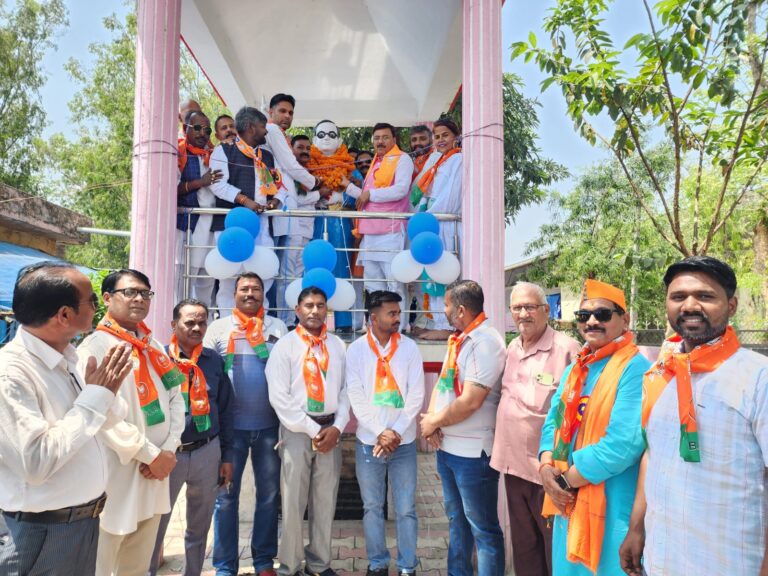 भारत रत्न बाबा साहब डॉ. भीमराव अंबेडकर जयंती पर आयोजित कार्यक्रमों में पूर्व विधायक राजेश शुक्ला ने की सहभागिता