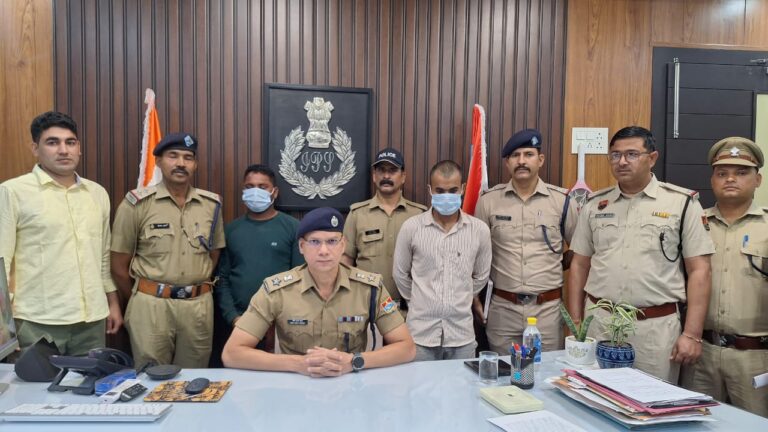 एसएसपी मणिकांत मिश्रा के कुशल नेतृत्व में अपराधियों के विरुद्ध कड़ी कार्यवाही लगातार जारी  देश के विभिन्न राज्यों में सम्मोहन कर भोली भाली जनता को ठगने वाले दो शातिर अपराधियों को किया गया गिरफ्तार