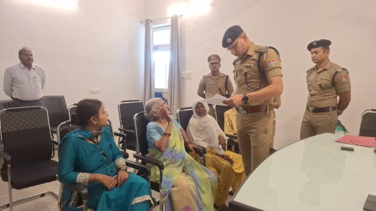 प्रत्येक मंगलवार को काशीपुर स्थित डिजाइन सेंटर में लगाया जाता है जनता दरबार