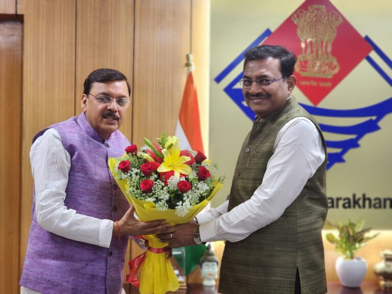 पूर्व विधायक राजेश शुक्ला ने मुख्य सचिव आनंद वर्धन से की शिष्टाचार भेंट, किच्छा क्षेत्र के बहुआयामी विकास को लेकर उठाए अहम मुद्दे