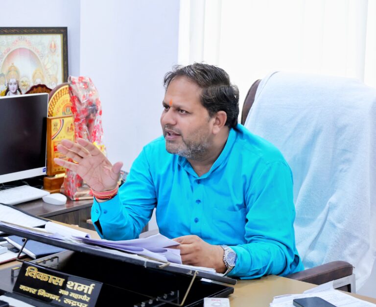 रूद्रपुर। जिले के किच्छा क्षेत्र में अवैध मदरसे के खिलाफ की गयी ध्वस्तीकरण की कार्रवाई की महापौर विकास शर्मा ने सराहना की है।