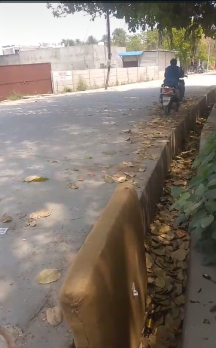 द्रोणासागर परिसर में नशेड़ी चोरों ने तीरंदाजी का बोर्ड चोरी करने की कोशिश की