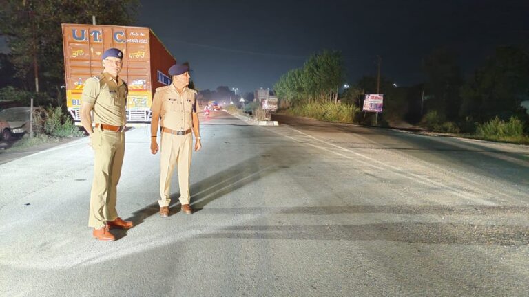 एसएसपी मणिकांत मिश्रा के निर्देशानुसार संपूर्ण जनपद में वृहद स्तर पर चलाया जा रहा है , चेकिंग अभियान