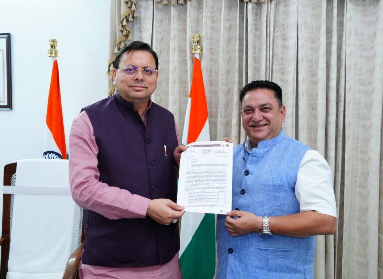 महापौर दीपक बाली ने मुख्यमंत्री से उनके आवास पर महत्वपूर्ण भेंट वार्ता की