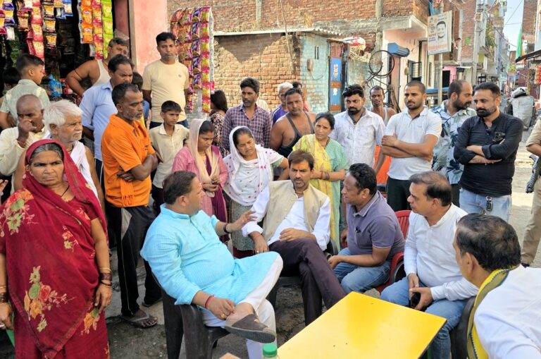 महापौर ने जगतपुरा में पैदल भ्रमण कर लिया समस्याओं का जायजा – चौपाल लगाकर सुनी लोगों की समस्याएं