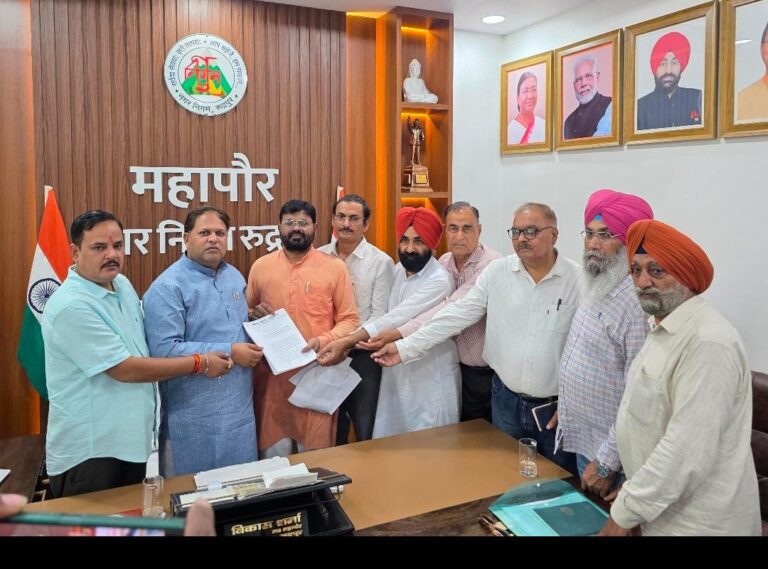 रजिस्ट्री बहाली की मांग को लेकर महापौर से मिले बराड़ नगर के लोग – समस्या के स्थाई समाधान का आश्वासन