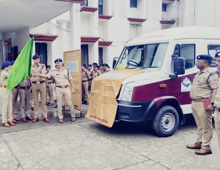 उधम सिंह नगर में नए कानूनों के प्रचार-प्रसार हेतु ई-वैन रवाना, एसएसपी  मणिकांत मिश्रा ने दिखाई हरी झंडी।