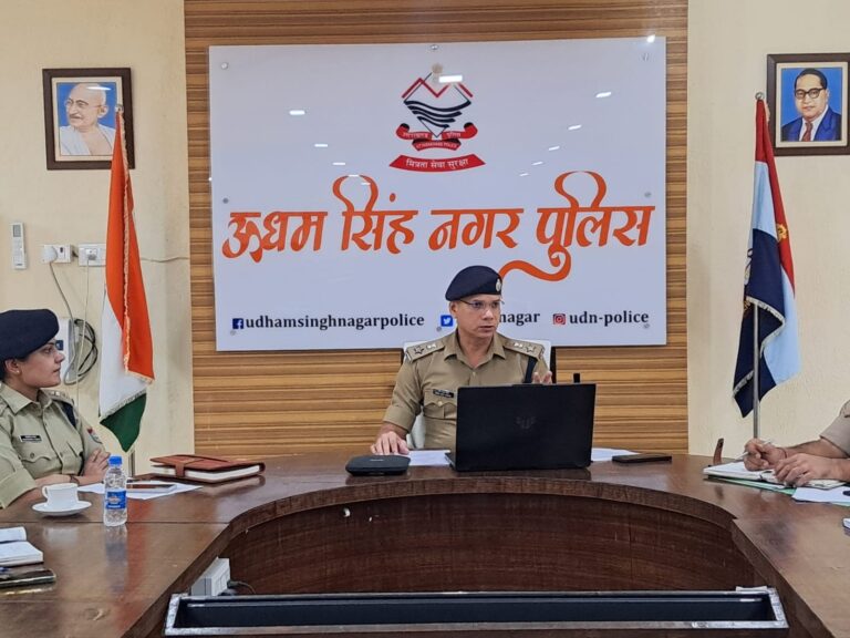 एसएसपी मणिकांत मिश्रा द्वारा आगामी मोहर्रम के दृष्टिगत वीडियो कॉन्फ्रेंसिंग के माध्यम से थाना प्रभारियों के साथ की गई समीक्षा बैठक।  जनपद में कानून-व्यवस्था एवं साम्प्रदायिक सौहार्द बनाए रखने हेतु दिए आवश्यक दिशा निर्देश।
