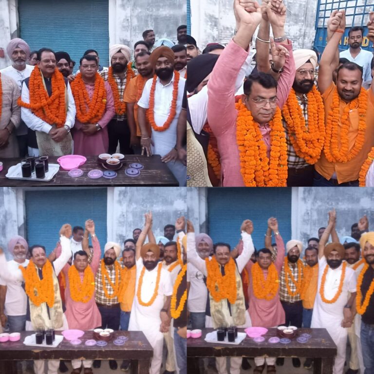 विधायक शिव अरोरा की चाणक्य नीति हुई कामयाब! सांसद अजय भट्ट की मौजूदगी मे ममता बजाज पत्नी राजेश बजाज व हरनीत कौर पत्नी गुरबाज सिंह ने भाजपा समर्थित प्रत्याशी अमिता विश्वास को समर्थन का किया ऐलान, लेगे नाम वापसी