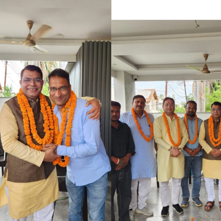 छतरपुर से निर्विरोध प्रधान बनने हरीश भट्ट ने विधायक शिव अरोरा के आवास पहुंचकर जताया आभार! विधायक अरोरा बोले हरीश भट्ट का निर्विरोध प्रधान बनना लोकतंत्र के लिये सुखद पहल