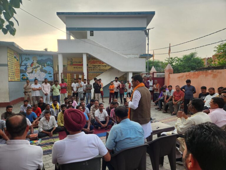 विधायक शिव अरोरा ने खानपुर पूर्व जिला पंचायत सीट से भाजपा समर्थित प्रत्याशी अमिता विश्वास के पक्ष मे सम्पतपुर मे की सभा, अमिता विश्वास के लिये जनता से मांगा समर्थन