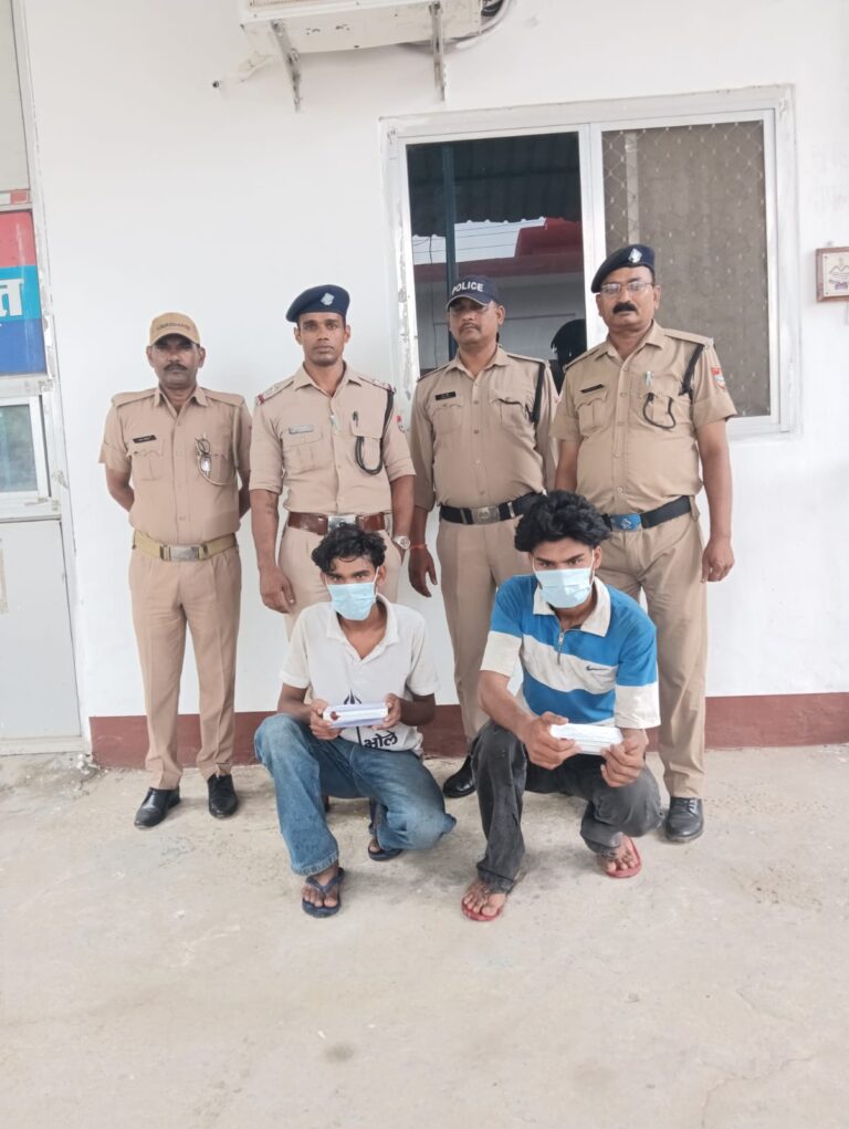 आगामी त्रिस्तरीय पंचायती चुनावो में शांति व्यवस्था के मद्देनजर अपराधिक गतिविधियों में लिप्त अभियुक्तों के खिलाफ उधमसिंहनगर पुलिस की कार्यवाही जारी 02 नाजायज रामपुरी चाकू के साथ दो अभियुक्तों को किया गिरफ्तार