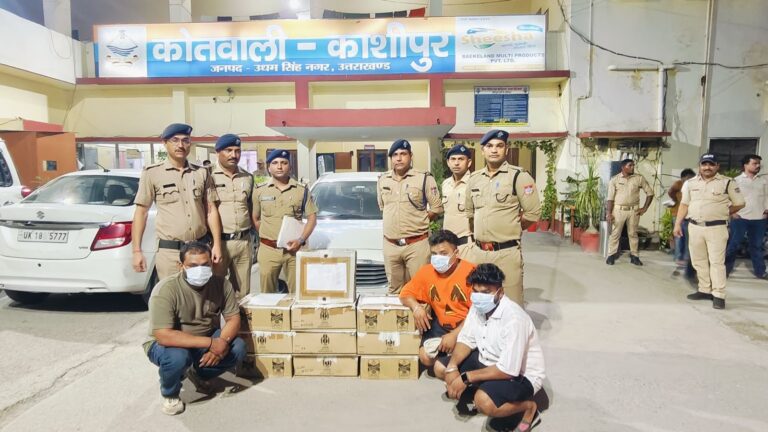 एसएसपी मणिकांत मिश्रा के निर्देश पर पंचायत चुनाव के मद्देनजर बड़ी कार्रवाई।  10 पेटी अवैध अंग्रेजी शराब संग 3 तस्कर गिरफ्तार, कार जब्त