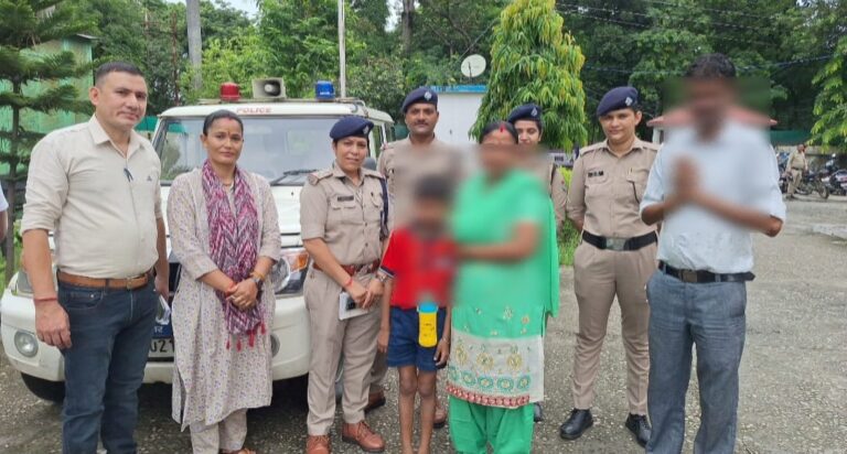 एसएसपी मणिकांत मिश्रा ने फिर एक परिवार के चेहरे पर लौटाई मुस्कान।  डेढ़ वर्ष से गुमशुदा बच्चे को हरियाणा से बरामद कर परिजनों से मिलाया।
