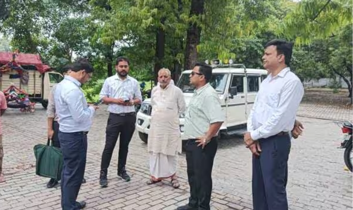 हाईकोर्ट के निर्देश पर एसडीएम अभय प्रताप सिंह द्वारा द्रोणासागर परिसर का निरीक्षण किया