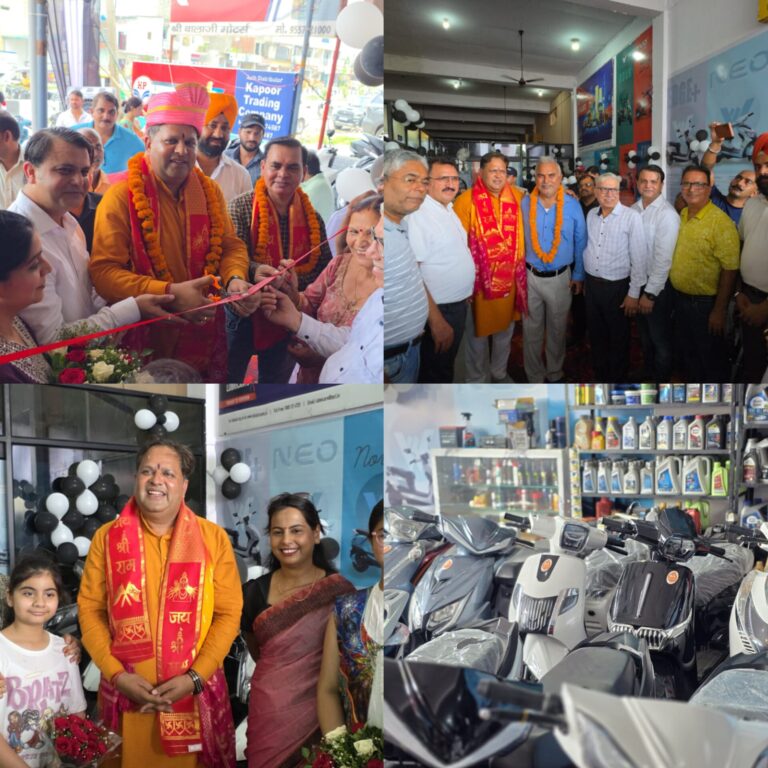 रुद्रपुर। महापौर विकास शर्मा ने शुक्रवार को किच्छा रोड स्थित कपूर ट्रेडर्स के नये प्रतिष्ठान का फीता काटकर शुभारंभ किया
