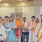रुद्रपुर। ट्रांजिट कैम्प को ‘देवभूमि रजत जयंती पार्क’ की सौगात मिलने पर दुर्गा मंदिर कमेटी के लोगों ने महापौर से मुलाकात कर उनका स्वागत करते हुए आभार व्यक्त किया।