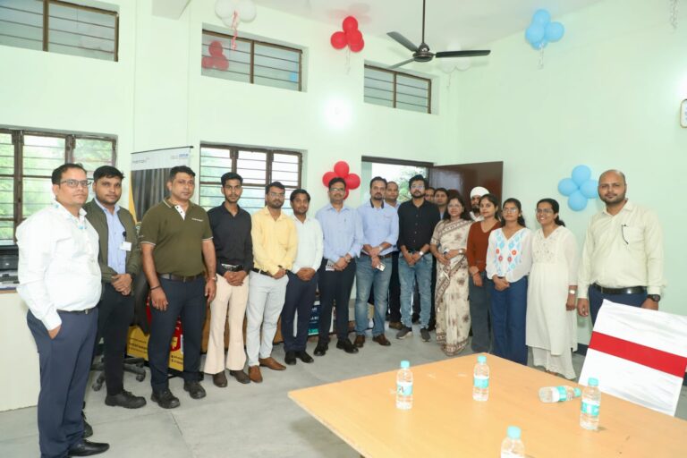 हुनर से आत्मनिर्भरता की ओर एक मजबूत कदम महिंद्रा एंड महिंद्रा और सेंटम फाउंडेशन ने रुद्रपुर में महिलाओं हेतु कौशल विकास कार्यक्रम की शुरुआत की
